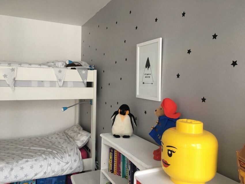 The girls' bedroom makeover - grey and white