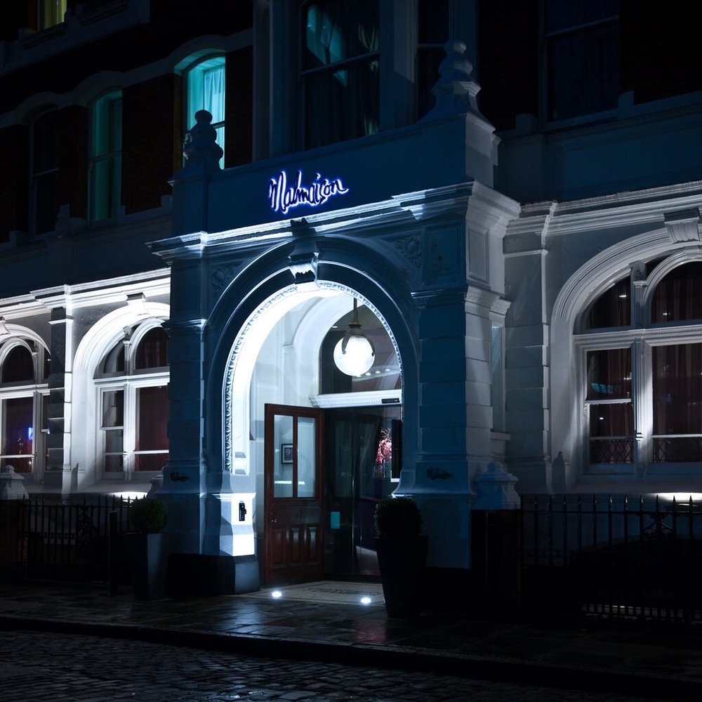 Mal_London_Exterior_02