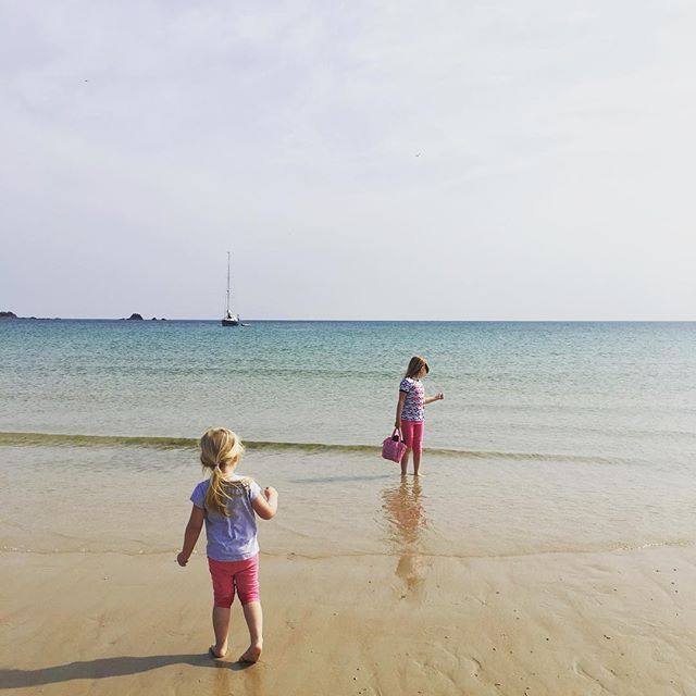 It was supposed to be sunny today but no sun yet so here is a picture from last weekend. #saturdaysiblings #ig_motherhood #pixel_kids #experiencejersey #visitjersey #childhoodunplugged #cherisheverymoment #littlestoriesofmylife #littleexplorers